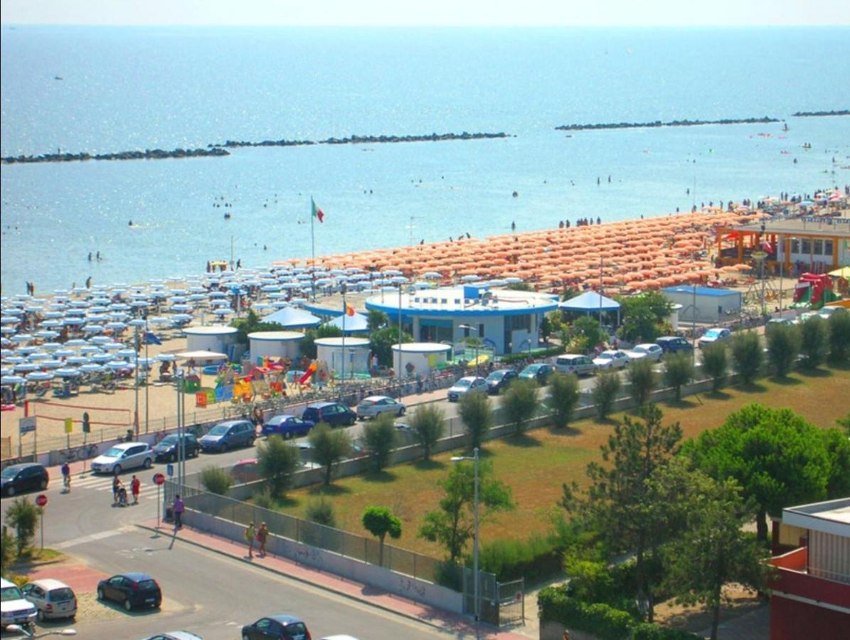 La Dolce Vita - Apartment With Shared Pool And Large Terrace Lido delle Nazioni Exterior foto